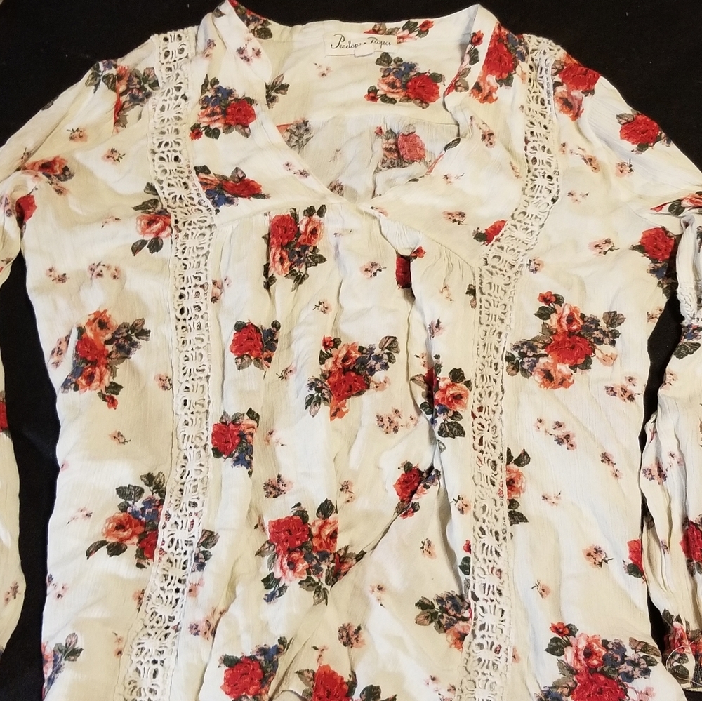 Adorable womens size lg floral print long sleeve